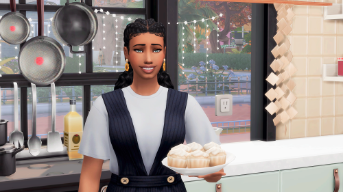 Sienna is a anxious baker who knew? Turns out she’s actually really good at cooking and baking, sula