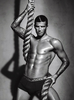 hotfamous-men:  David Beckham
