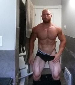 needsize:  Nice quads on this gym stud. 