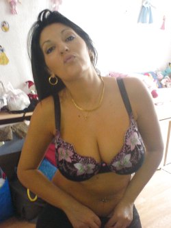 meetyourmilf:  Thousands of MILFs in your