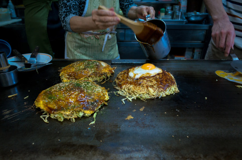 段原　のんのんお好み焼き２DAYS。今日はトラディショナルスタイルって印象のお好み焼き屋さん。お母さんが作ってくれる系のお店でした。たくさん話しかけてくださいましたし、写真も快くOKしてもらいました。