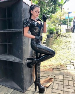 LRCiRL - Latex/Rubber Clothing in Regular