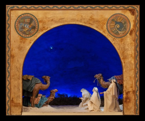 ADVENT CALENDAR DAY 13Scene of the journey of the Wise Men, made by Winfred S. Hyatt around 1925. Gl