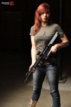 guns-and-babes:  Babe with gun http://guns-and-babes.blogspot.com/