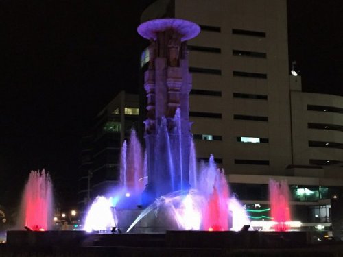 cazadordementes:  El Palacio Municipal y fuentes de Puebla se iluminan con colores de la bandera francesa tras atentados en París. 