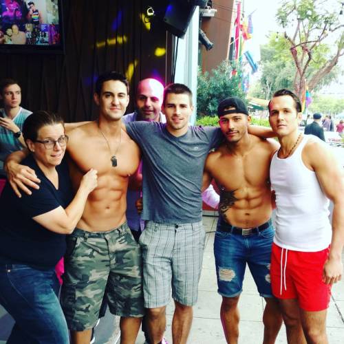 gayweho:  Let the longest work day ever begin! From 9am to 4am I’ll be throwing drinks at people. I f  https://t.co/u9XHBPOLmi https://t.co/pqIHzJn8wD 