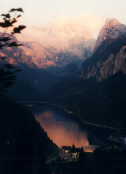 hakushokuwaisei:  Gossausee Salzkamergut - Dachstein by arjuna_zbycho on Flickr. Owl Mountains/Góry Sowie, Poland 