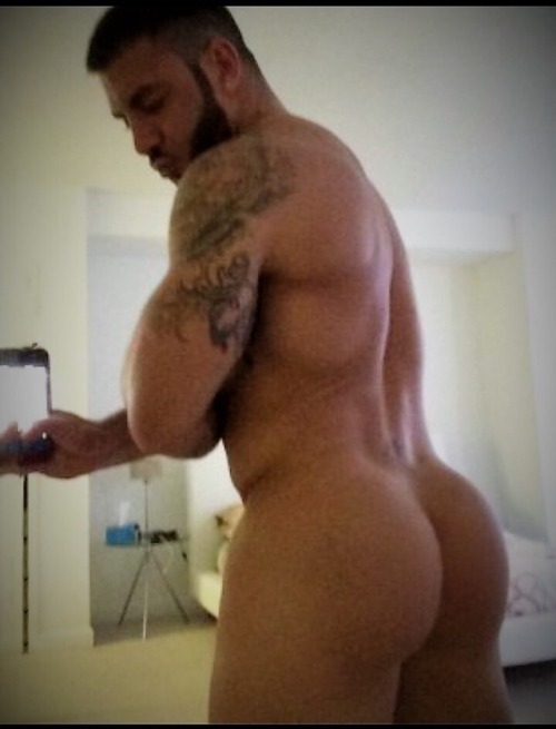 asskingz:  Ass on a Monday evening