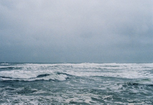 padehler:The Pacific ocean on a particularly gloomy morningShot with an Olympus OM-1 on 400iso film