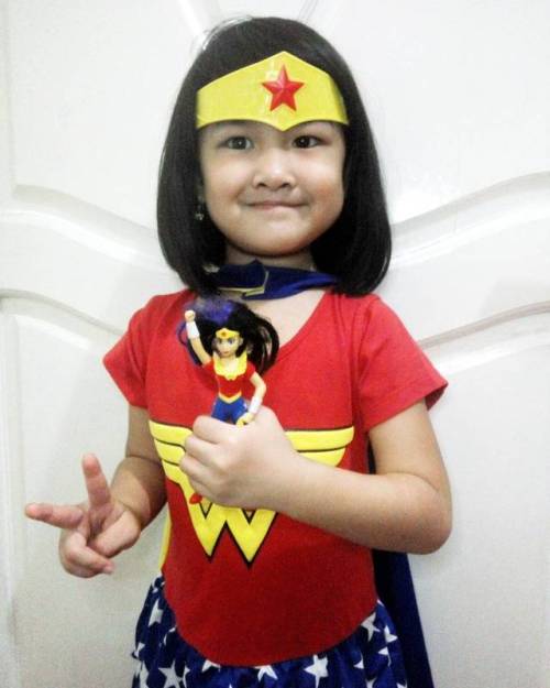 thats-what-sidhe-said:pr1nceshawn:Little Girls Dressed as Wonder Woman.