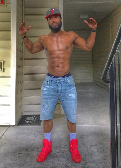 dltopnigga69:Where this nigga at!!!! He can get it tho