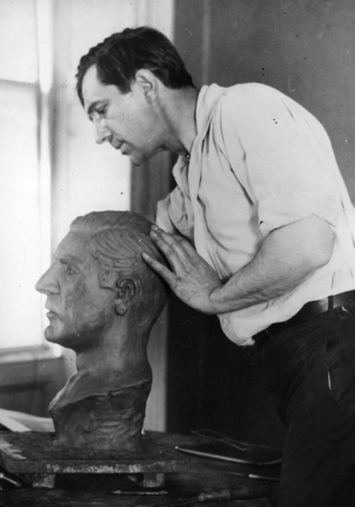 helviti: Bela Lugosi sculpting his own bust, circa 1932