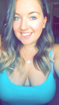 blueeyez92:  Show some love to a new girl