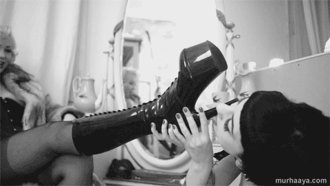 murhaaya:Decadent budoir ½ - starring Stephanie van der Strumpf and Therése Rosier mur