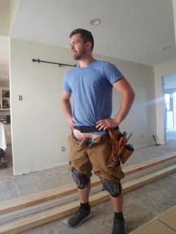 lovepublic:  Looking for a handyman?  Follow LOVEPUBLIC 🔥🔥🔥