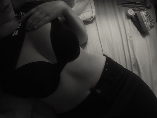 selftraininglittlegirl: Trying to get the motivation to put my face on
