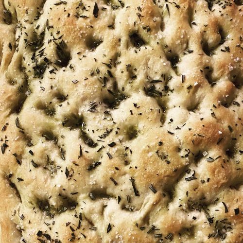 My #foccacia stress baking turned out damn good. #covidbaking #quarantinelife #comfortfood #italianf