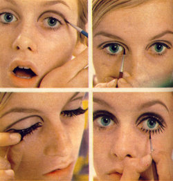 number5625:  Twiggy applying her iconic lashes. 