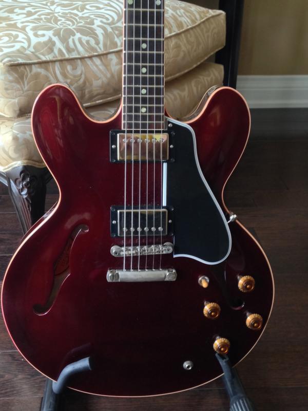 guitarlust:  Gibson ES-335 in Sparkling Merlot. 