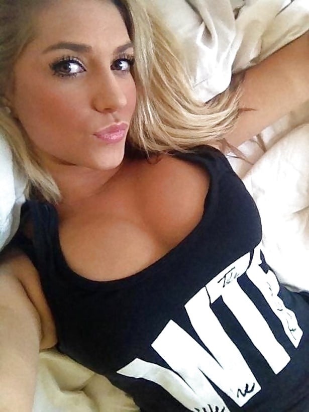 jay110011:  Exactly what I want to wake up to in bed
