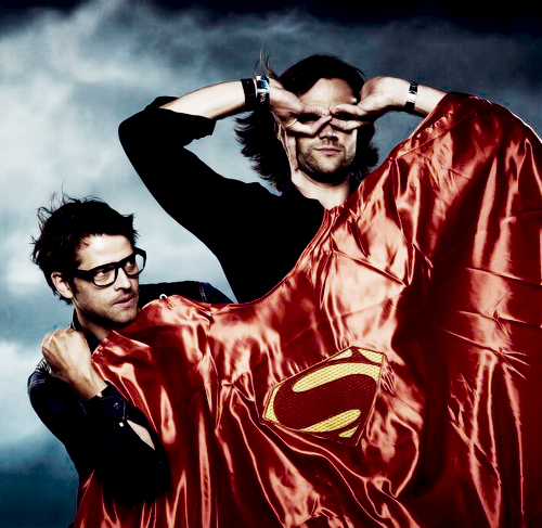 mysweetcherrycas-blog:#Supernatural stars @MishaCollins and @JarPad playing superheroes at our #Supe