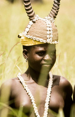 Beninese girl, by Georges Courreges.
