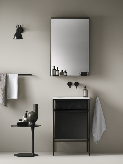 Minimalistic bathroom design from Korean Lagom | Styling by Lotta Agaton | Photo by&n