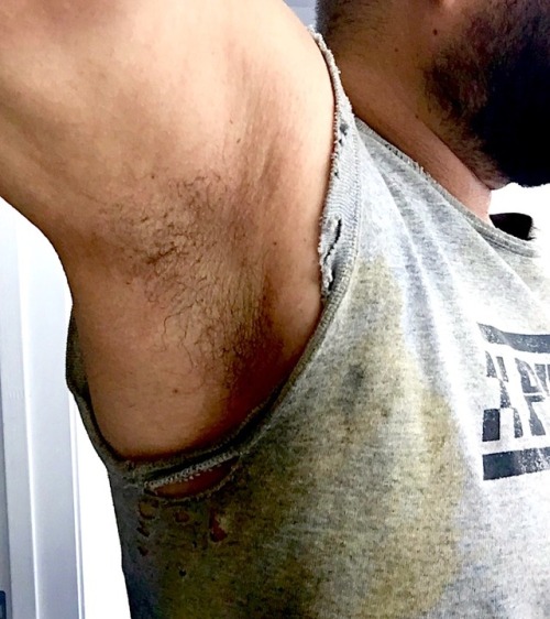 mydirtylifeworld: raunchslaveman: You can see the dirty build up…after 10 days these pits pungent!  