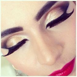 makeupbag:  http://makeupbag.tumblr.com/ 