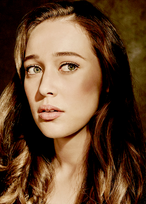 heya-addicted: Fear The Walking DeadNew promotional pic of Alycia Debnam-Carey 