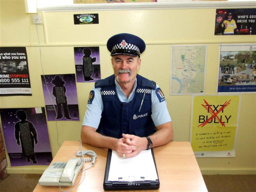 hobofoot:  Story from 2008. Wish we had more cops like this. » An off-duty Balclutha police officer bared more than his soul when he was forced into action recently. Constable Tom Taylor, who was sleeping naked, was woken by his wife, Christine, when