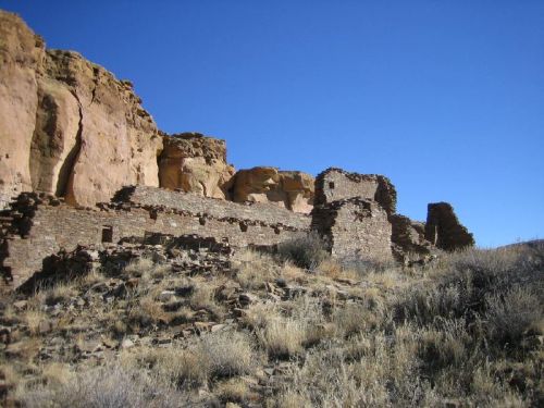 ancientart:The Chaco Culture National Historical Park, New Mexico, USA.The Pueblo peoples occupied a