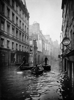 The-Night-Picture-Collector:  Paris Inondé, 1910 