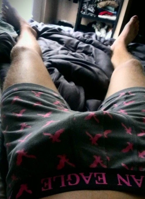 rainbowponytails:  waistbandboy:  Think Pink ……  Black w/ Pink American Eagle Boxerbriefs, very sexy!  http://www.rainbowponytails.tumblr.com/