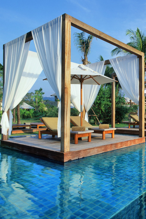 wavemotions:    The Sarojin Beach Resort in Khao Lak, Thailand  