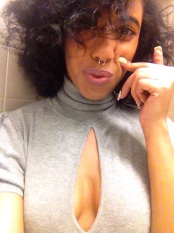 rellierelzz:   Even my turtle necks have cleavage 