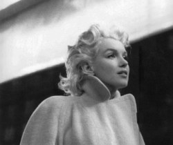 wehadfacesthen:  Marilyn Monroe, 1955, New
