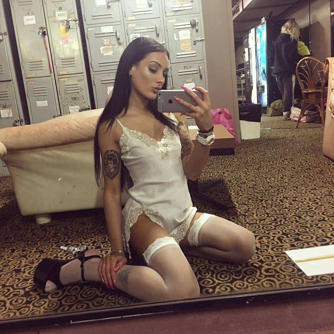 stripper-locker-room:  thebabysniffles