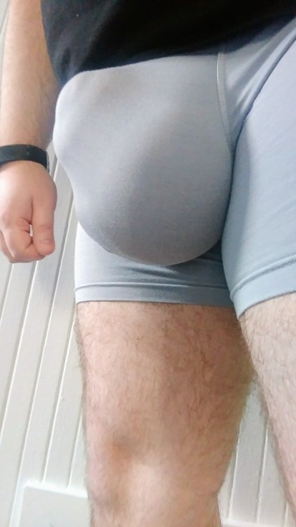 0ink0ink:Morning bulge anyone? What a bulge! Would certainly wake me up in the morning