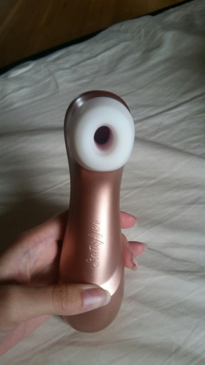 daddydoms-little-kitten:  kattastrophic-fae:  So I just. This is the best toy.   This is the satisfyer pro 2.  It’s body safe, water proof, cordless, easy to clean, and has 11 settings. And of course it’s pretty.   If I hadn’t edged, I would have