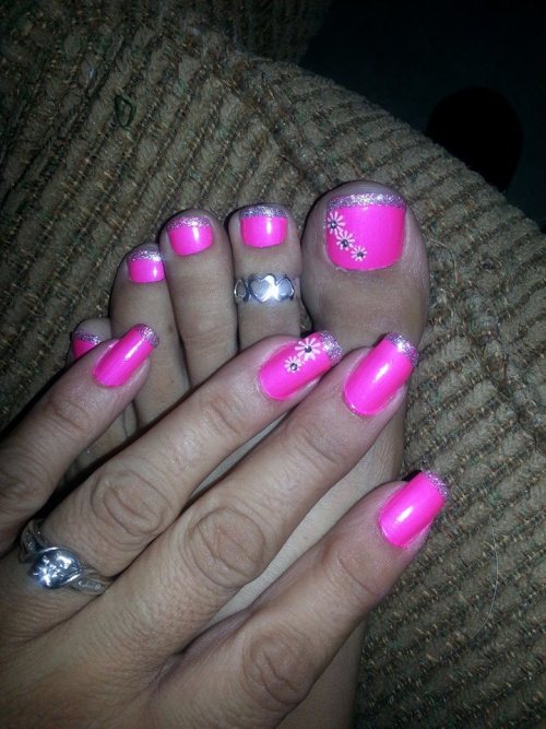 slowmoney35: Tina Jones Omg estos pies estan de un divino ya tengo ganas de caerles a besitos! ;)
