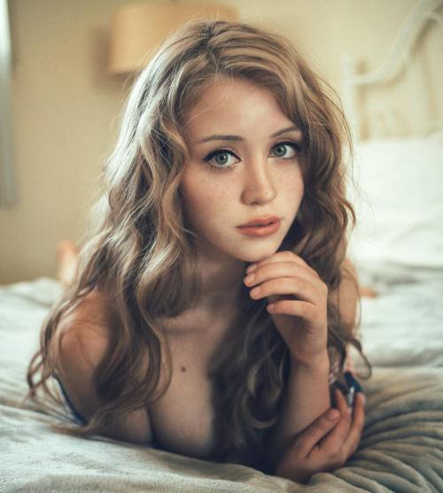 dailyfantasycrush: Caylee Cowan Those eyes.