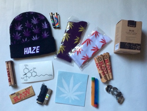 coffeepotsmokin: ☀️giveaway time☀️ Includes: -one purple pot leaf beanie -one raw pack of king paper