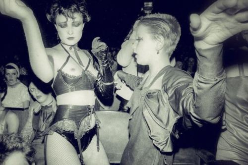 Porn perceval23:Siouxsie Sioux & Debbie Juvenile photos