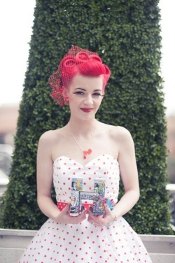 shopplasticland:  (Rockabilly Bride via Pinterest)