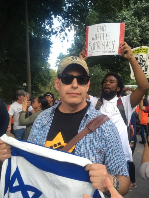 palestinianliberator: [These photos were taken by a friend of mine at the “Defend DACA” protest in New York, where the protesters were met by white-supremacist counter-protesters] Zionism and White Supremacy go hand in hand The man holding the Israeli