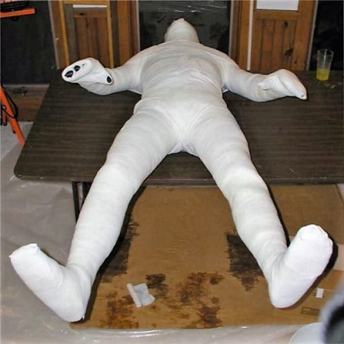 https://lovetapebondage.tumblr.com/post/144001368526