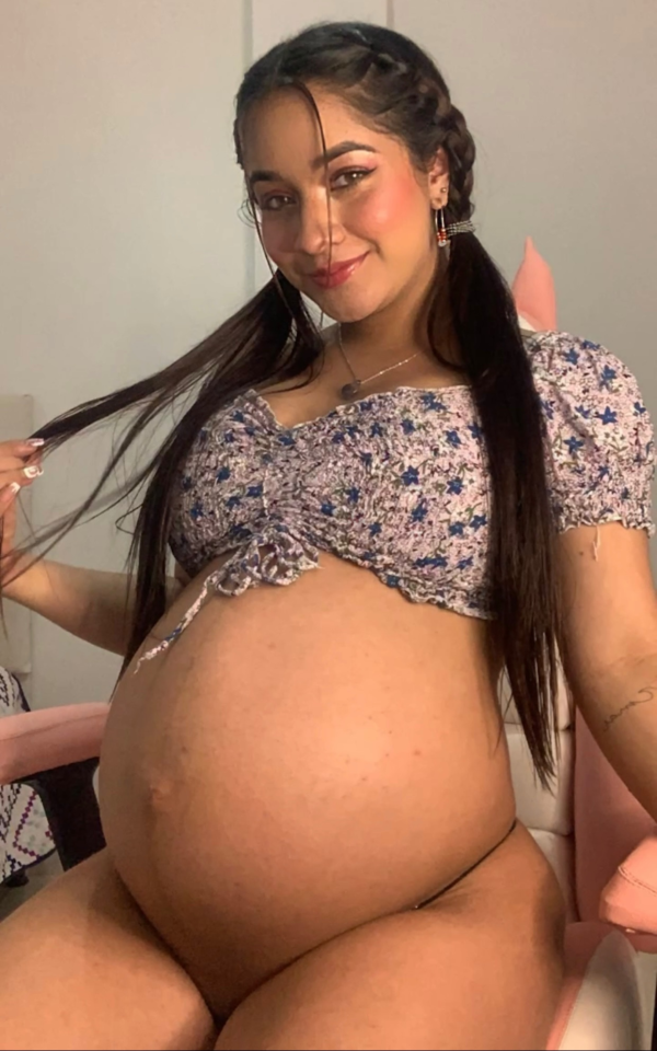 preggofl3sh:pregnant-popping:this is my friend she is huge and needs help getting out of bed This was your friend after two years.