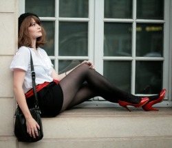 tightsobsession:  Black tights with red heels.