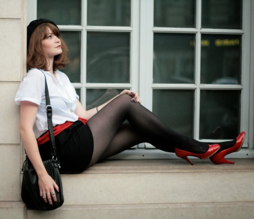 tightsobsession:  Black tights with red heels. 